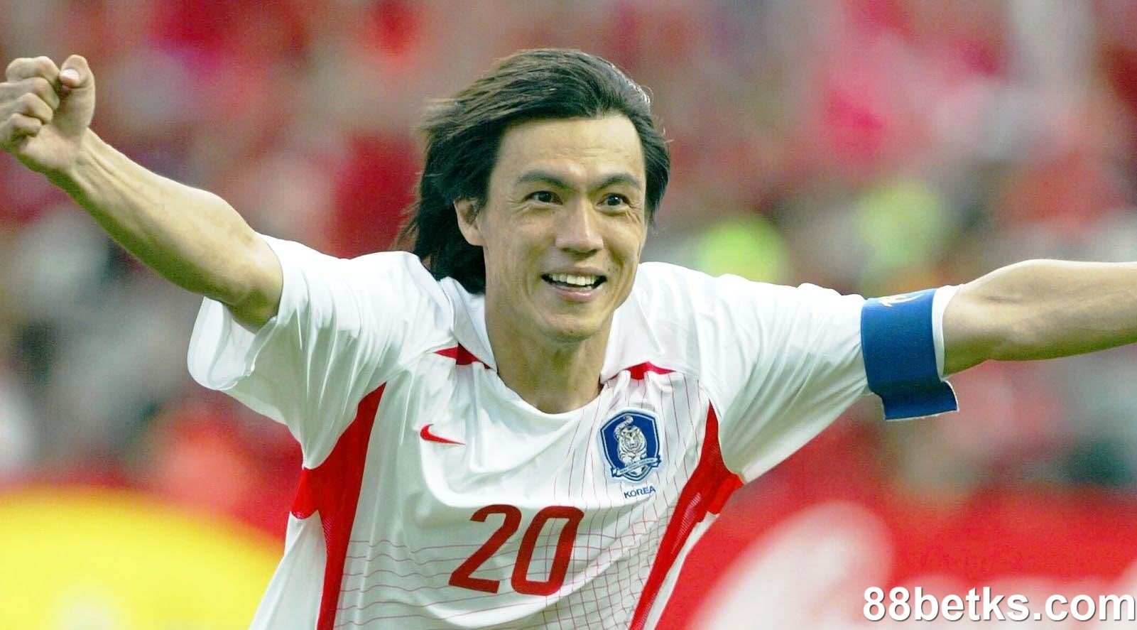 미드필더 Hong Myung-bo (Pohang Steelers)